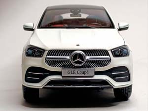 MERCEDES GLE COUPE WHITE 1:18 ДИЛЕРСКИЙ — фото 9