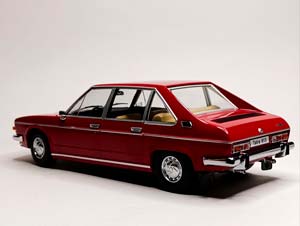 TATRA 613 -1979 RED 1:18 TRIPLE9 — фото 2