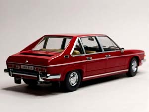 TATRA 613 -1979 RED 1:18 TRIPLE9 — фото 4