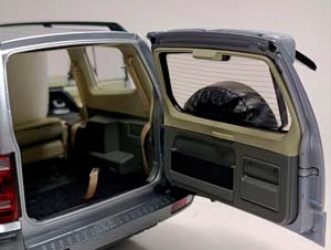 MITSUBISHI PAJERO III (V73) SILVER 1:18 YC MODEL — фото 3