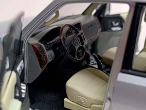 MITSUBISHI PAJERO III (V73) SILVER 1:18 YC MODEL — фото 4