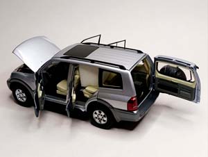 MITSUBISHI PAJERO III (V73) SILVER 1:18 YC MODEL — фото 2
