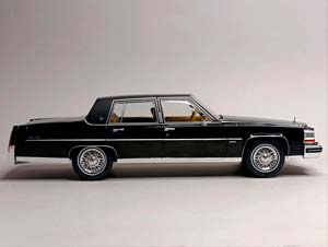 CADILLAC FLEETWOOD BROUGHAM 1982 BLACK 1:18 MCG — фото 7