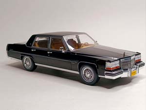 CADILLAC FLEETWOOD BROUGHAM 1982 BLACK 1:18 MCG — фото 8