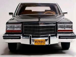 CADILLAC FLEETWOOD BROUGHAM 1982 BLACK 1:18 MCG — фото 9