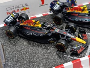 RED BULL SET F1 - 2ШТ RB19 BBURAGO 1:43 — фото 4