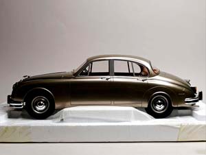 JAGUAR MK II GOLD 1958-1968 MATRIX 1:12 — фото 2