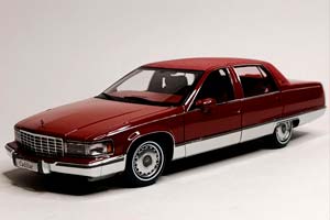 CADILLAC FLEETWOOD BROUGHAM RED 1:18