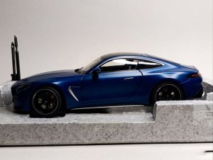 MERCEDES AMG GT63 (SPECTRAL BLUE) 1:18 NZG — фото 7