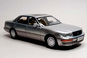 LEXUS LS 400 SILVER XOAOGUANG MODEL 1:18 — фото 8
