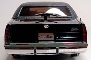CADILLAC FLEETWOOD BROUGHAM LIMOUSINE 1:18 — фото 3