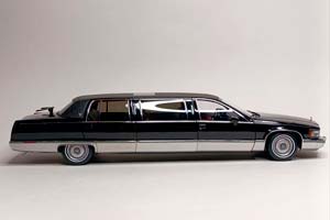 CADILLAC FLEETWOOD BROUGHAM LIMOUSINE 1:18 — фото 8