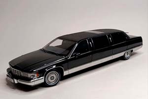 CADILLAC FLEETWOOD BROUGHAM LIMOUSINE 1:18