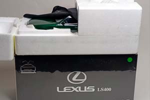 LEXUS LS 400 GREEN XOAOGUANG MODEL 1:18 — фото 9