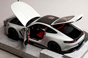 MERCEDES AMG GT63 (OPALITH WHITE) 1:18 NZG — фото 2