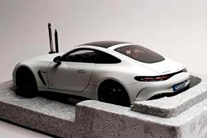 MERCEDES AMG GT63 (OPALITH WHITE) 1:18 NZG — фото 4