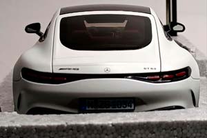 MERCEDES AMG GT63 (OPALITH WHITE) 1:18 NZG — фото 5