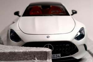 MERCEDES AMG GT63 (OPALITH WHITE) 1:18 NZG — фото 6
