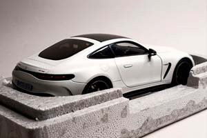 MERCEDES AMG GT63 (OPALITH WHITE) 1:18 NZG — фото 8