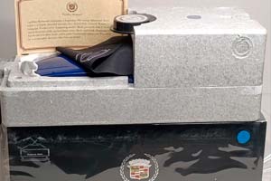 CADILLAC FLEETWOOD BROUGHAM BLUE 1:18 — фото 9