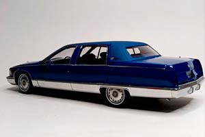 CADILLAC FLEETWOOD BROUGHAM BLUE 1:18 — фото 2