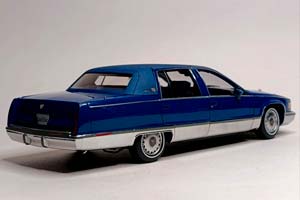 CADILLAC FLEETWOOD BROUGHAM BLUE 1:18 — фото 5