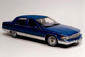 CADILLAC FLEETWOOD BROUGHAM BLUE 1:18 — фото 6