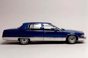 CADILLAC FLEETWOOD BROUGHAM BLUE 1:18 — фото 7