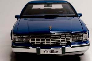 CADILLAC FLEETWOOD BROUGHAM BLUE 1:18 — фото 8