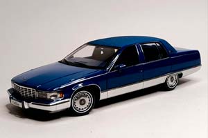 CADILLAC FLEETWOOD BROUGHAM BLUE 1:18