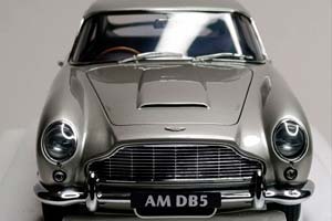 ASTON MARTIN DB5 1964 SILVER 1:18 AUTOART — фото 8