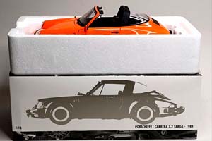 PORSCHE 911 CARRERA 3.2 TARGA -1983 ORANGE 1:18 — фото 9
