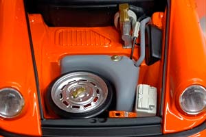 PORSCHE 911 CARRERA 3.2 TARGA -1983 ORANGE 1:18 — фото 3
