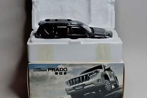 TOYOTA LAND CRUISER PRADO 150 BLACK 1:18 — фото 9