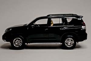 TOYOTA LAND CRUISER PRADO 150 BLACK 1:18 — фото 4