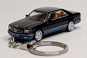 MERCEDES 560 SEC AMG (W126) C126 БРЕЛОК 1:64 75ММ