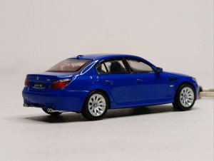 BMW M5 (E60) BLUE 1:64 БРЕЛОК 70 ММ — фото 5