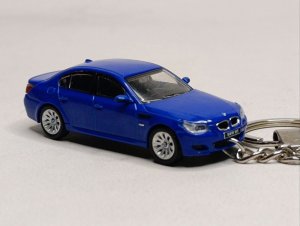 BMW M5 (E60) BLUE 1:64 БРЕЛОК 70 ММ — фото 7