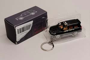 TOYOTA LAND CRUISER 200 БРЕЛОК 1:64 75 ММ — фото 9