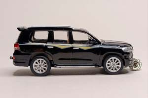 TOYOTA LAND CRUISER 200 БРЕЛОК 1:64 75 ММ — фото 6