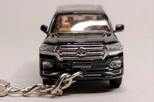 TOYOTA LAND CRUISER 200 БРЕЛОК 1:64 75 ММ — фото 8