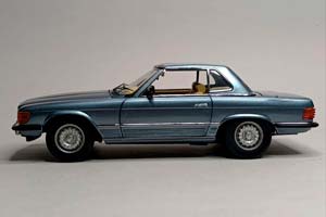 MERCEDES 350 SL (R107) 1977 BLUE 1:18 SUN STAR — фото 2