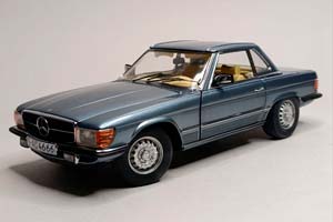 MERCEDES 350 SL (R107) 1977 BLUE 1:18 SUN STAR