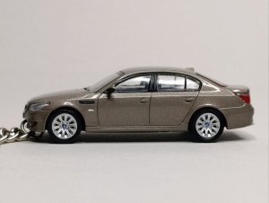 BMW M5 (E60) БРЕЛОК 1:64 75 ММ — фото 2