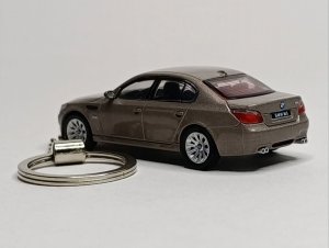 BMW M5 (E60) БРЕЛОК 1:64 75 ММ — фото 3
