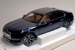 BMW I7 (7ER) BLUE 1:18 MINICHAMPS