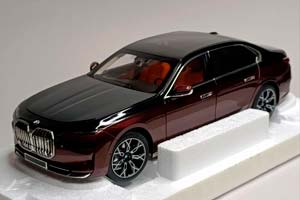 BMW I7 (7ER) BLACK/RED MINICHAMPS 1:18