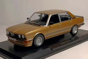 BMW M535I GOLD (E12) NOREV 1:18 — фото 1