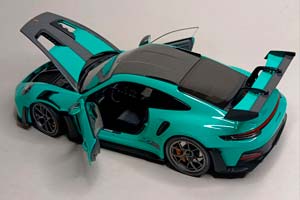 PORSCHE 911 (992) GT3 RS 2024 GREEN 1:18 LIMITED — фото 2