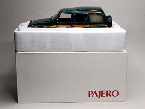 MITSUBISHI PAJERO V31 - 1991 GREEN 1:18 SUNYORK — фото 9